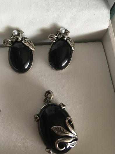 Earrings & pendent set