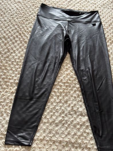 DKNY black leggings - size M