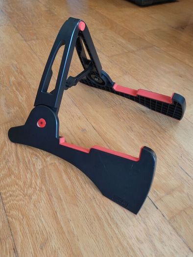 TGI universal guitar stand