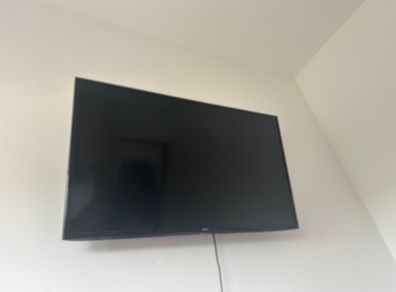43 eSTAR Smart TV  Great Condition