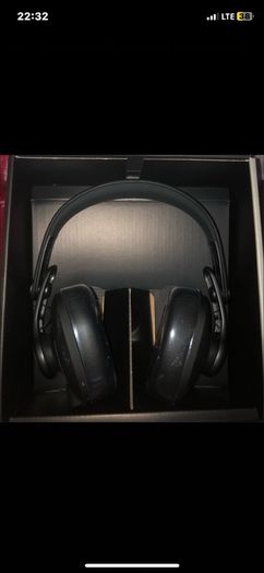 AKG K371 BT Bluetooth Professional Headphones with cable audio brand new