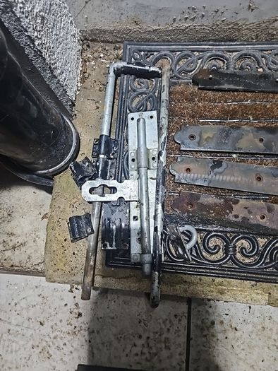 hook and band hinges with recevers