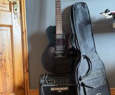 SX Les Paul Style Electric Guitar + 15W Behringer Amp + Gig Bag