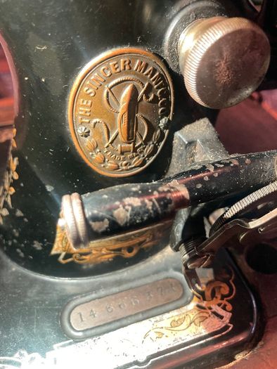 Circa 1897 Singer Class 28 Sewing Machine - Display Piece