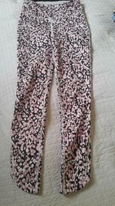 Dunnes Girl's Pink Leopard Print leggings Age 10-11