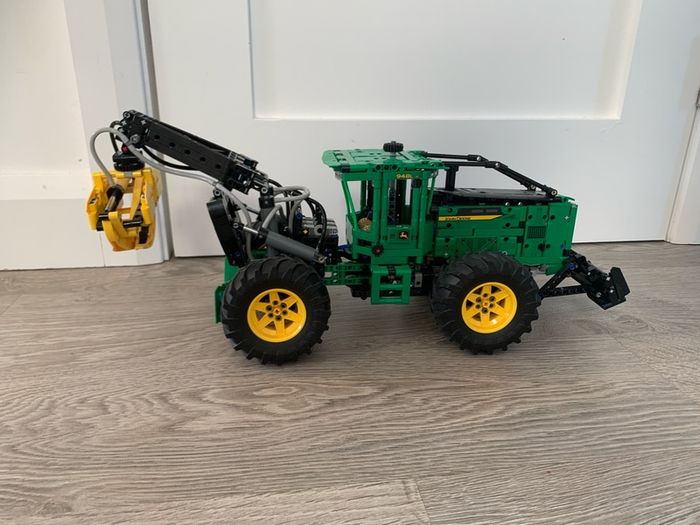 Lego Technic 42157 John Deere 948L-II Skidder