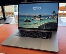 Apple MacBook Pro 16-inch 2020 Intel i7 16GB 500SSD A2141 Touch Bar - Radeon Pro