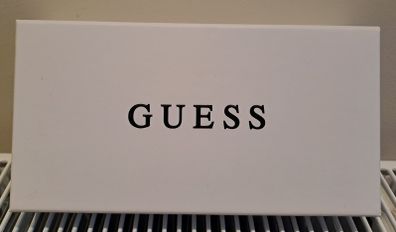 Empty Guess gift box