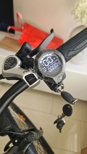BRAND NEW! City E-BIKE with Nice Extras. 0Kms Electric