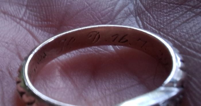Antique 8ct Gold Diamond Ring