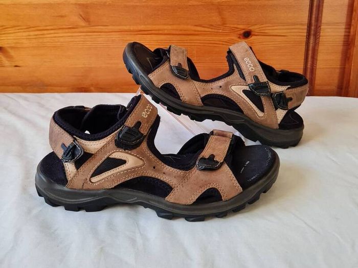 Ecco off the road sandles Size 8 eu 42 tan leather in good condition