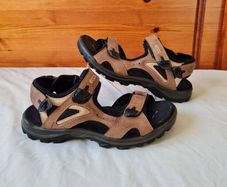 Ecco off the road sandles Size 8 eu 42 tan leather in good condition