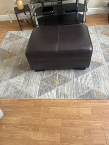 foot pouffe