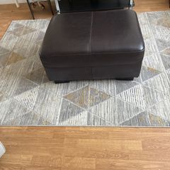 foot pouffe
