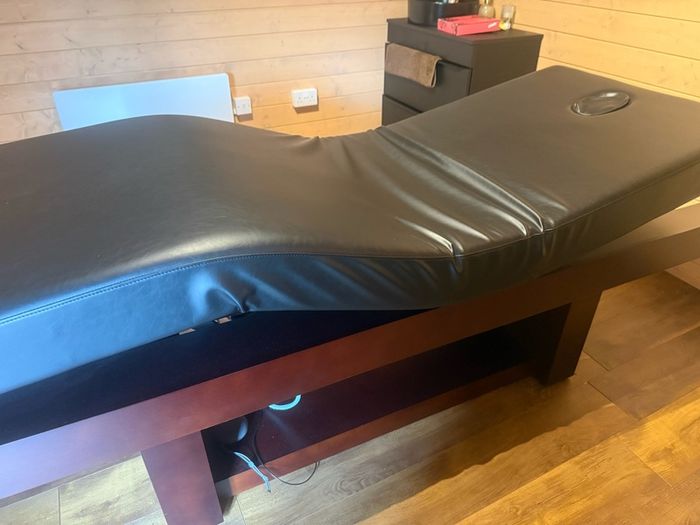 treatment table/bed
