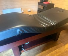 treatment table/bed
