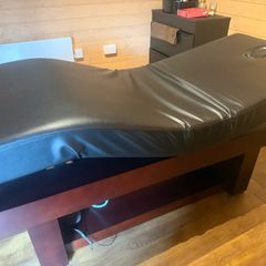treatment table/bed