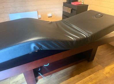 treatment table/bed