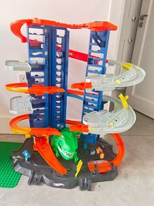 Hot Wheels Dino Track