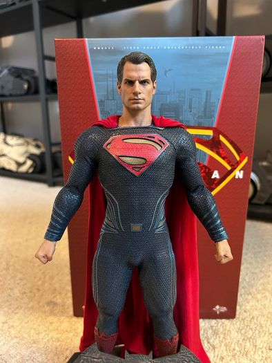 Hot Toys BvS Batman V Superman - MMS343 1/6 Scale Figure Superman