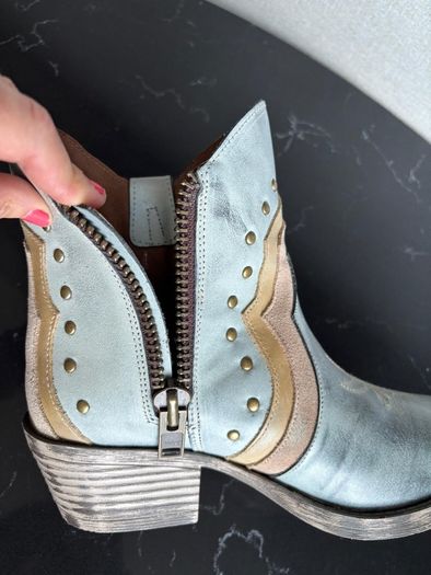 Ladies Cowboy boots