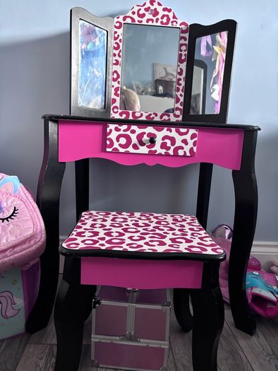 Girls Vanity Table