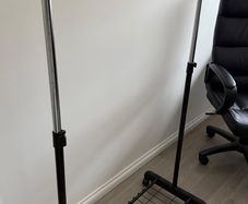 Adjustable Clothes Rail