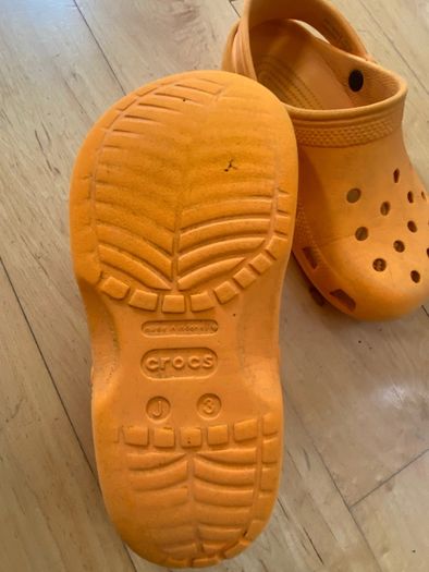kids crocs unisex size 3 junior