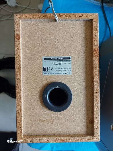 Sony CMT-M100MD Micro Hi-Fi Component System with Speakers, in excellent condition, Radio, CD and Tape working fine,