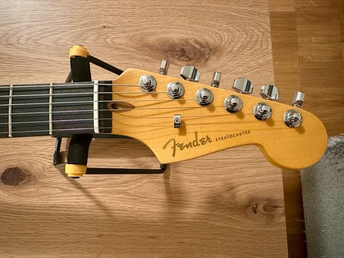 Fender Stratocaster Ulta II, HSS, Ultraburst finish