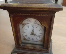 Wooden Mantlepiece Clock