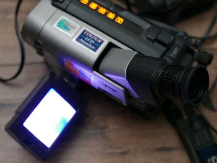 Sony Handycam CCD-TRV64E Hi8 Analogue Camcorder