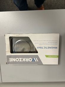 Magnetic tray for screws