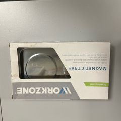 Magnetic tray for screws
