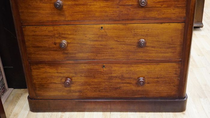 Victorian Mahogany Chest of Drawers