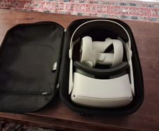 Meta Quest 2 128gb VR headset with headstrap and case