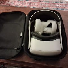 Meta Quest 2 128gb VR headset with headstrap and case