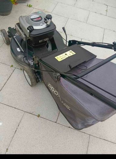 Pro Plus self or lawnmower with Briggs and stratton engine 675 EX series 190 cc and 23 inch aluminium cut in excellent working condition with full service.