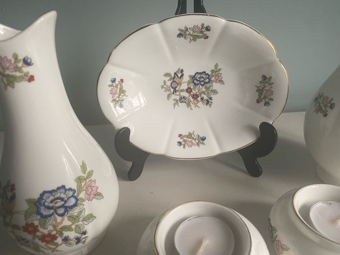 Bargain bundle  five pieces of Royal Tara Harmony pattern