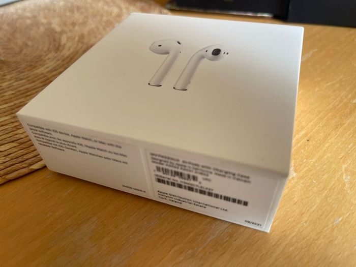 AirPods box