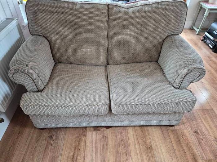 2 seater couch/sofa