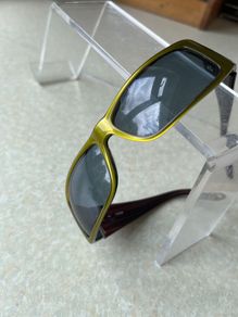 Vintage Guess sunglasses with Olive Green frame & redish Tempkearm