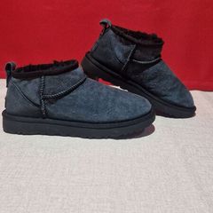 UGG Classic Ultra Mini Boots  Black  Size UK 5 / EU 38  Like New!