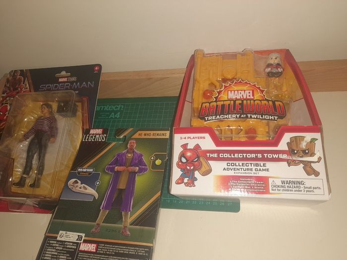 Marvel Figures and Game Set