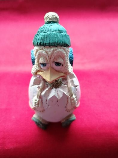 Resin Chicken Hillwalker/Hiker Vintage 1990s Eggbert Figurine
