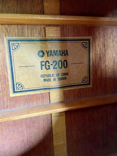 Yamaha FG-200 Vintage 1974 Acoustic Guitar