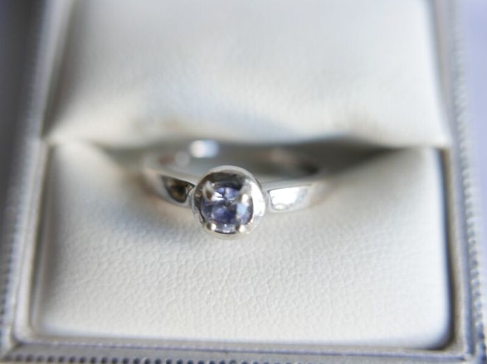 Vintage 9ct White Gold 375 & Blue Sapphire Stacker Ring 2,78g size N