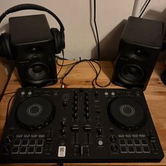 Pioneer DDJ FLX4, Pioneer DJ DM-40D BT, Sony Headphones