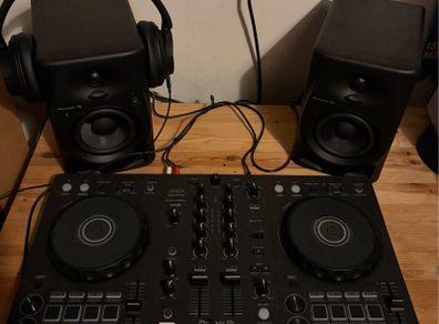 Pioneer DDJ FLX4, Pioneer DJ DM-40D BT, Sony Headphones