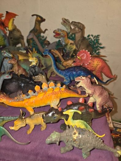 41 Dinosaur Lot